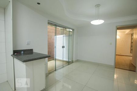 Casa de condomínio para alugar com 170m², 3 quartos e 2 vagas Casa de condomínio para alugar com 170m², 3 quartos e 2 vagasCozinha