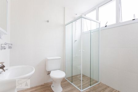 Banheiro de kitnet/studio para alugar com 1 quarto, 44m² em Centro, São Paulo