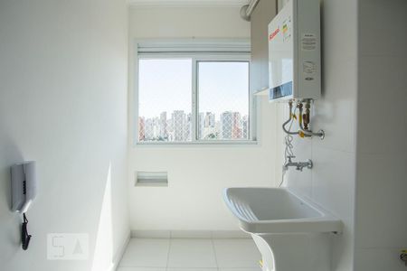 Área de serviço de apartamento para alugar com 2 quartos, 42m² em Santa Teresinha, São Paulo