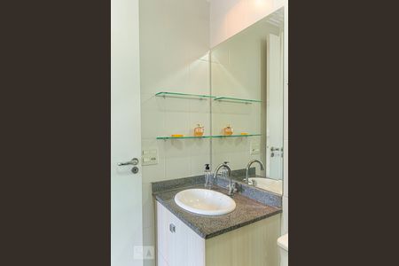 Apartamento à venda com 69m², 2 quartos e sem vagaBanheiro da Suíte