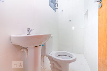 Banheiro de apartamento para alugar com 1 quarto, 30m² em Vila Ipojuca, São Paulo