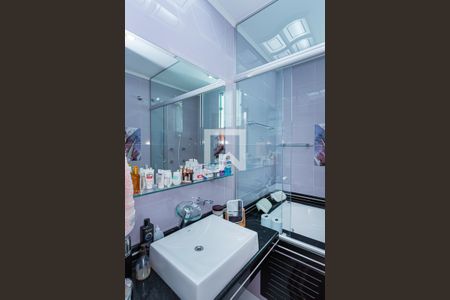 Casa à venda com 175m², 3 quartos e 2 vagasBanheiro suite 2