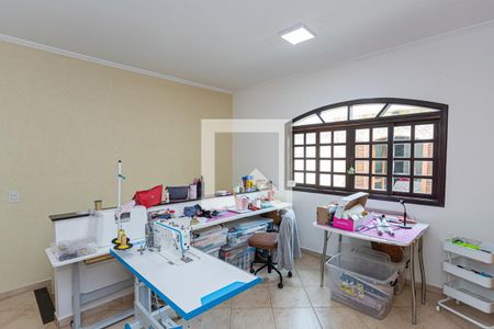 Casa à venda com 175m², 3 quartos e 2 vagasQuarto de serviço - edícula