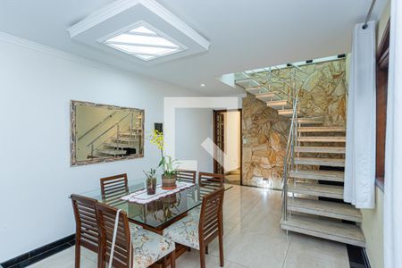 Casa à venda com 175m², 3 quartos e 2 vagasCopa