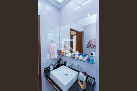 Casa à venda com 175m², 3 quartos e 2 vagasBanheiro suite 2