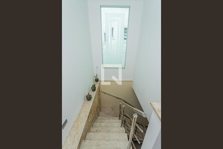 Casa à venda com 175m², 3 quartos e 2 vagasEscada