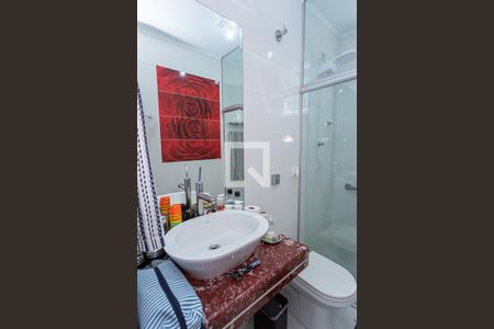 Casa à venda com 175m², 3 quartos e 2 vagasBanheiro suite 1