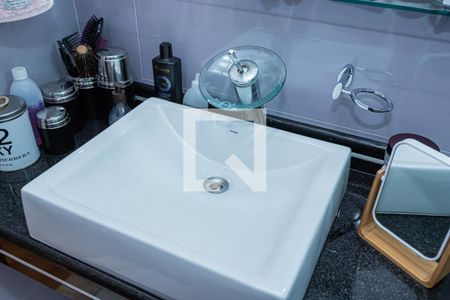 Casa à venda com 175m², 3 quartos e 2 vagasBanheiro suite 2