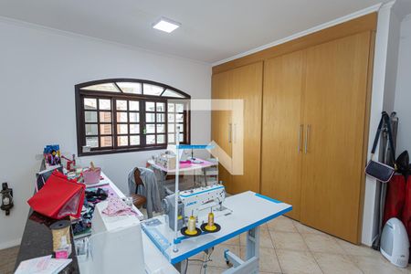 Casa à venda com 175m², 3 quartos e 2 vagasQuarto de serviço - edícula