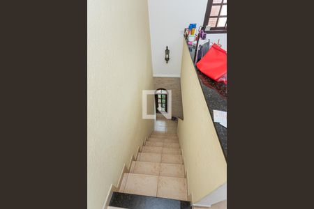 Casa à venda com 175m², 3 quartos e 2 vagasEscada - edícula