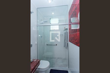 Casa à venda com 175m², 3 quartos e 2 vagasBanheiro suite 1