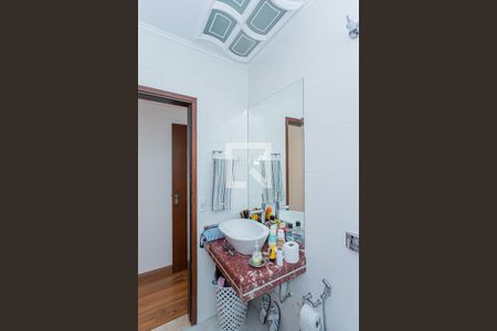 Casa à venda com 175m², 3 quartos e 2 vagasBanheiro suite 1