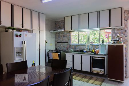 Casa à venda com 310m², 3 quartos e 2 vagasCozinha