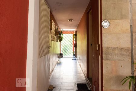 Casa à venda com 310m², 3 quartos e 2 vagasCorredor externo