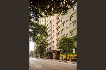 Apartamento à venda com 81m², 2 quartos e sem vaga Apartamento à venda com 81m², 2 quartos e sem vagaFachada