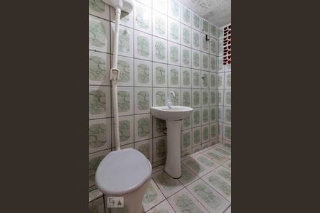 Banheiro de casa à venda com 1 quarto, 50m² em Vila Lar Nacional, São Paulo