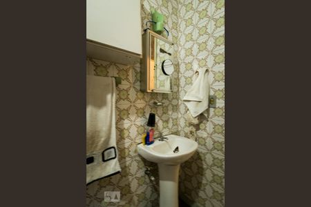 Casa para alugar com 385m², 4 quartos e 5 vagas Casa para alugar com 385m², 4 quartos e 5 vagasBanheiro de Serviço