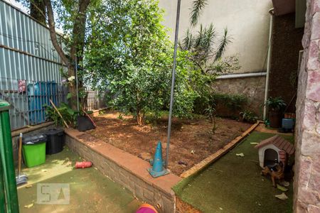 Casa para alugar com 385m², 4 quartos e 5 vagas Casa para alugar com 385m², 4 quartos e 5 vagasQuintal