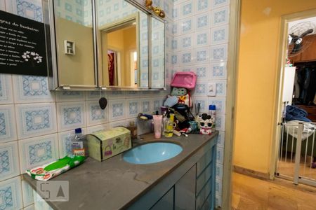 Casa para alugar com 385m², 4 quartos e 5 vagas Casa para alugar com 385m², 4 quartos e 5 vagasBanheiro