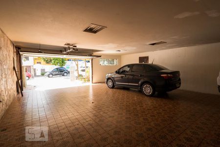 Casa para alugar com 385m², 4 quartos e 5 vagas Casa para alugar com 385m², 4 quartos e 5 vagasGaragem