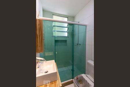 Banheiro de apartamento para alugar com 2 quartos, 50m² em Botafogo, Rio de Janeiro