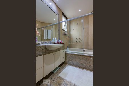 Banheiro Quarto 4 Suíte  de apartamento para alugar com 4 quartos, 154m² em Funcionários, Belo Horizonte