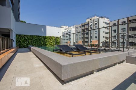 Studio para alugar com 24m², 1 quarto e sem vaga Studio para alugar com 24m², 1 quarto e sem vagaÁrea comum - Piscina