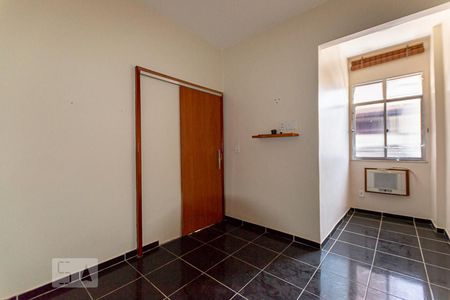 Quarto 2 de apartamento para alugar com 2 quartos, 60m² em Centro, Niterói