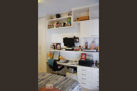 Apartamento à venda com 185m², 4 quartos e 3 vagasQuarto 2 - Armários