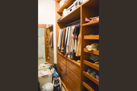 Apartamento à venda com 185m², 4 quartos e 3 vagasCloset do quarto 1