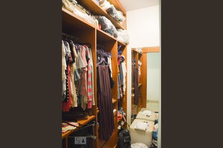 Apartamento à venda com 185m², 4 quartos e 3 vagasCloset do quarto 1