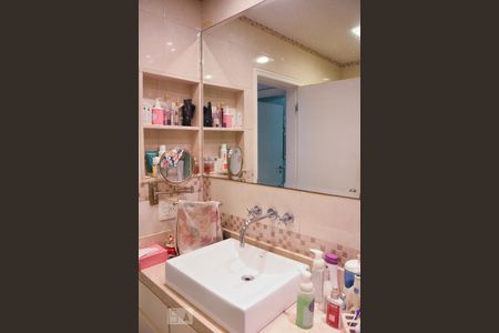 Apartamento à venda com 185m², 4 quartos e 3 vagasBanheiro Social 1