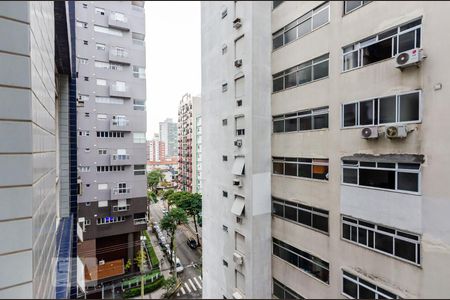 Vista sala de apartamento para alugar com 2 quartos, 106m² em Pompéia, Santos
