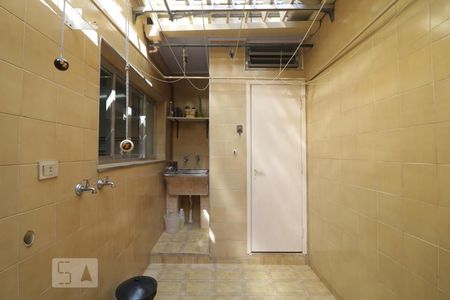 Casa à venda com 180m², 2 quartos e 2 vagasArea de serviço