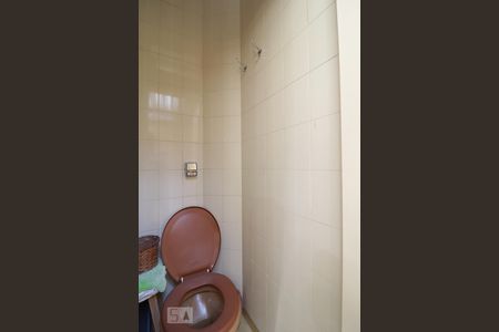 Casa à venda com 180m², 2 quartos e 2 vagasBanheiro de Serviço