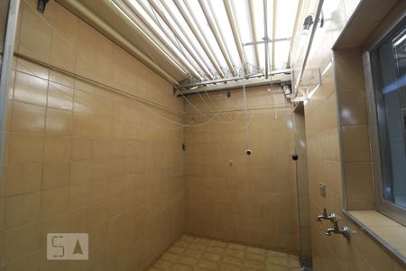 Casa à venda com 180m², 2 quartos e 2 vagasArea de serviço