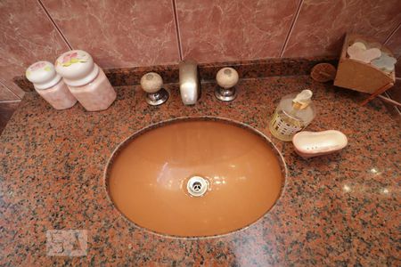 Casa à venda com 180m², 2 quartos e 2 vagasBanheiro Social - pia