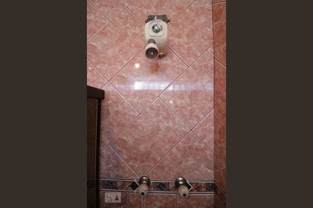 Casa à venda com 180m², 2 quartos e 2 vagasBanheiro Social - chuveiro