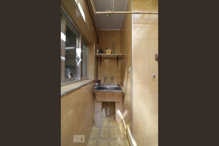 Casa à venda com 180m², 2 quartos e 2 vagasArea de serviço