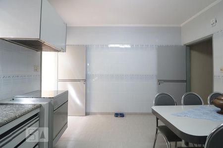 Casa à venda com 180m², 2 quartos e 2 vagasCozinhaA