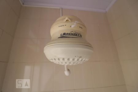 Casa à venda com 180m², 2 quartos e 2 vagasBanheiro de Serviço - chuveiro