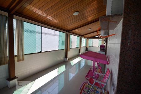 Apartamento à venda com 385m², 4 quartos e 5 vagas Apartamento à venda com 385m², 4 quartos e 5 vagasVaranda dos Fundos (acesso Suíte 2 e Quarto 3)