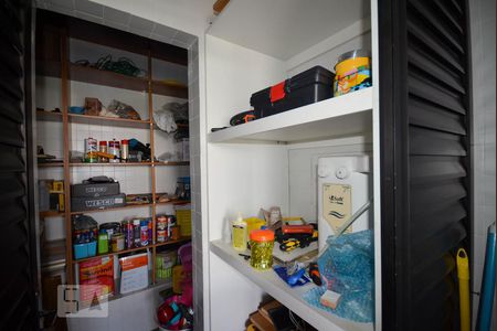 Apartamento à venda com 385m², 4 quartos e 5 vagas Apartamento à venda com 385m², 4 quartos e 5 vagasDespensa