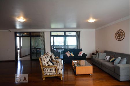 Apartamento à venda com 385m², 4 quartos e 5 vagas Apartamento à venda com 385m², 4 quartos e 5 vagasSala