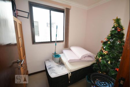 Apartamento à venda com 385m², 4 quartos e 5 vagas Apartamento à venda com 385m², 4 quartos e 5 vagasQuarto de Serviço