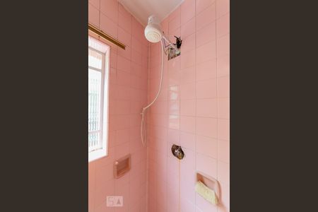 Casa à venda com 400m², 2 quartos e 2 vagasBanheiro -Detalhes