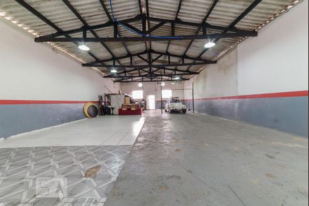 Casa à venda com 400m², 2 quartos e 2 vagasGalpão Fundos