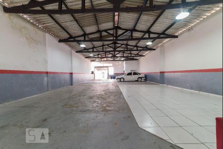 Casa à venda com 400m², 2 quartos e 2 vagasGalpão Fundos