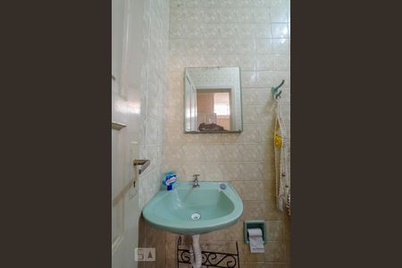 Casa à venda com 400m², 2 quartos e 2 vagasBanheiro Social