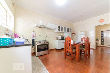 Casa à venda com 400m², 2 quartos e 2 vagasCozinha
